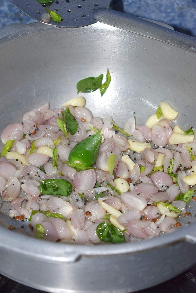 Heat oil, add mustard seeds, chana dal, urad dal, shallots & green chilli