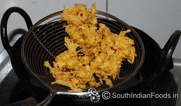 Crispy semiya pakoda ready, remove it from oil