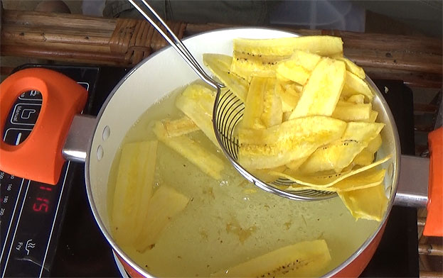 Once oil sound disapears & crisp, remove it from oil