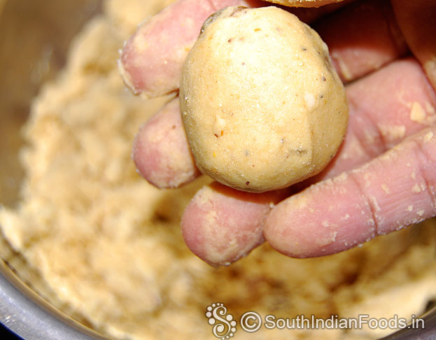 Pressure little bit make the ladoos tight