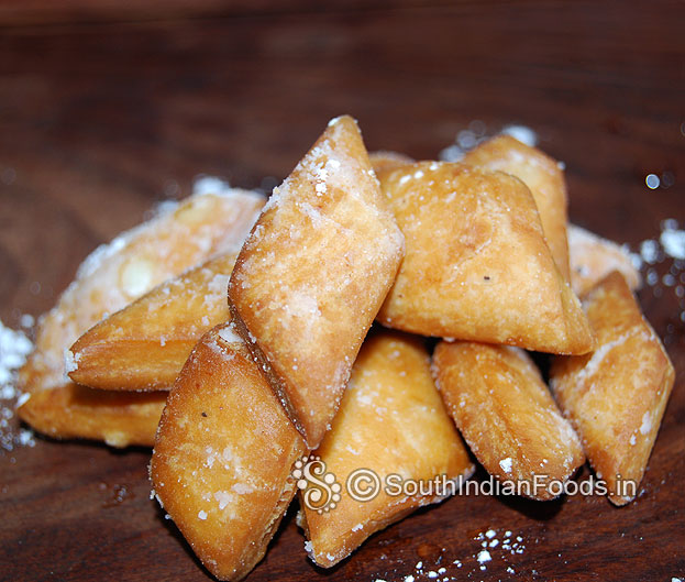 Sprinkle powdered sugar cardamom mixture toss gently