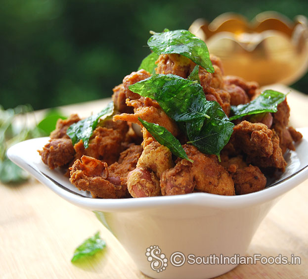 Sprinkle curry leaves and serve with tea or coffee
