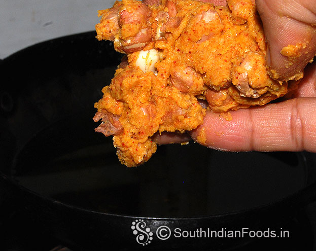 Heat oil, sprinkle masala peanut & deep fry