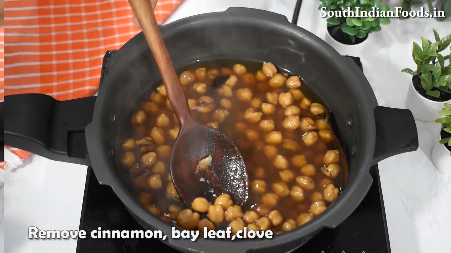 Masala puri chana masala  25