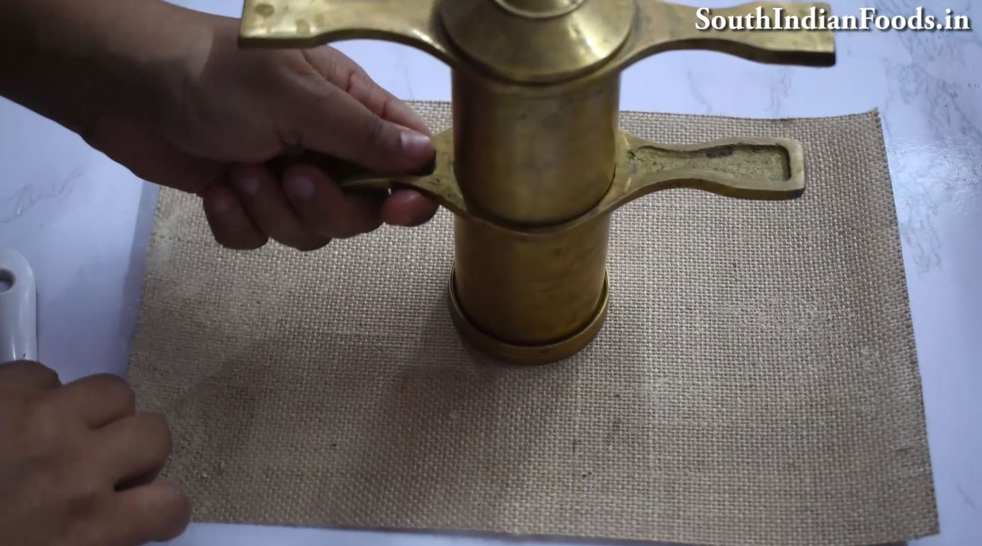 mini pottukadalai murukku recipe step16 