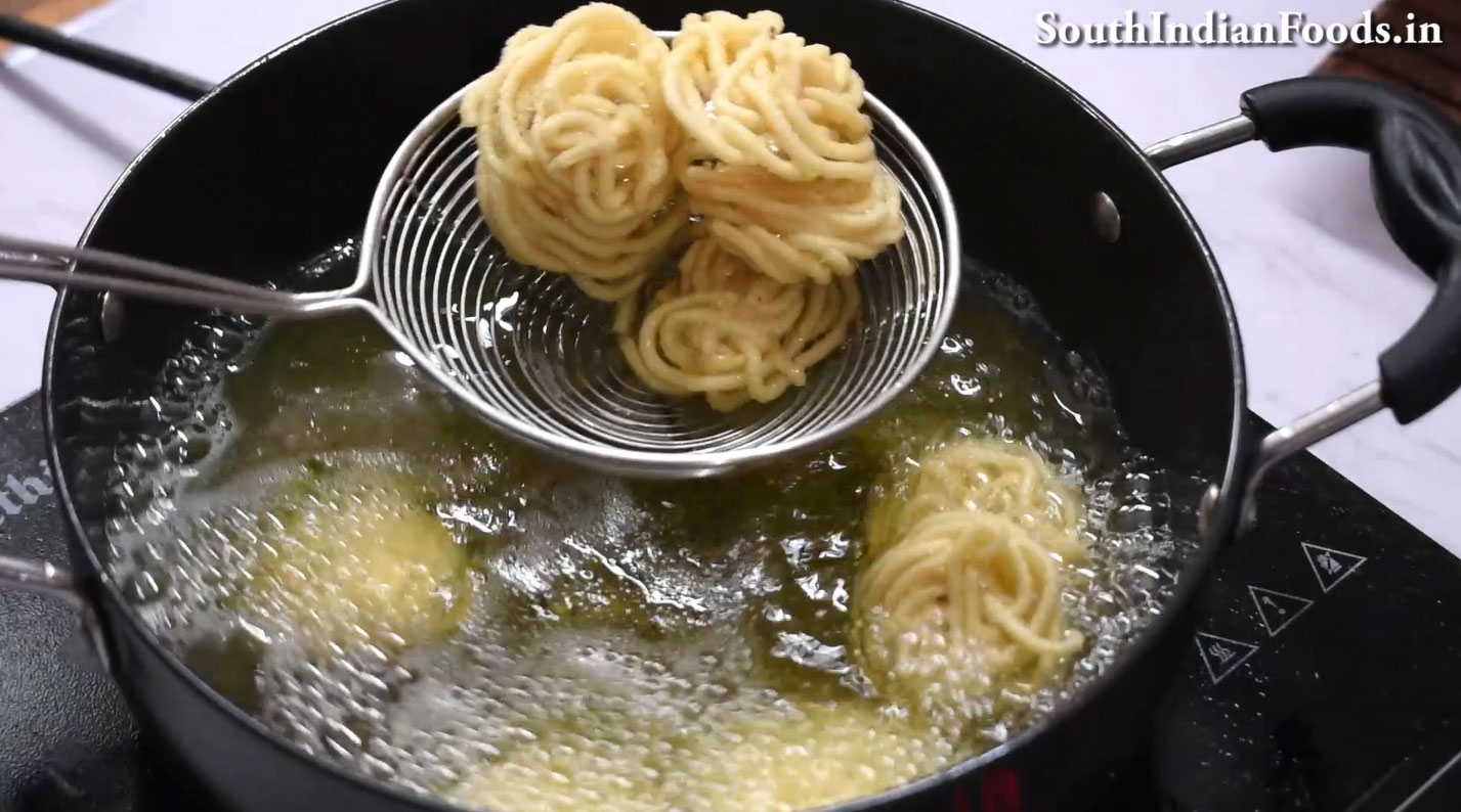 mini pottukadalai murukku recipe step 23