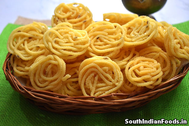 mini pottukadalai murukku recipe step 24
