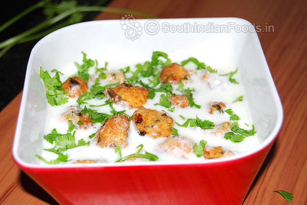 Sprinkle chopped coriander leaves