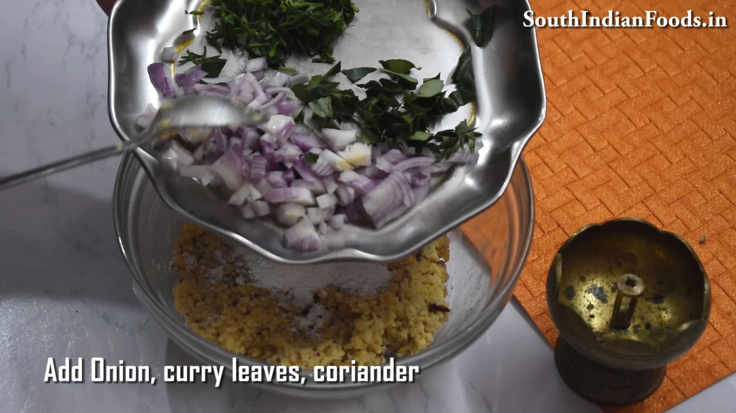 Moongdal rava vada
