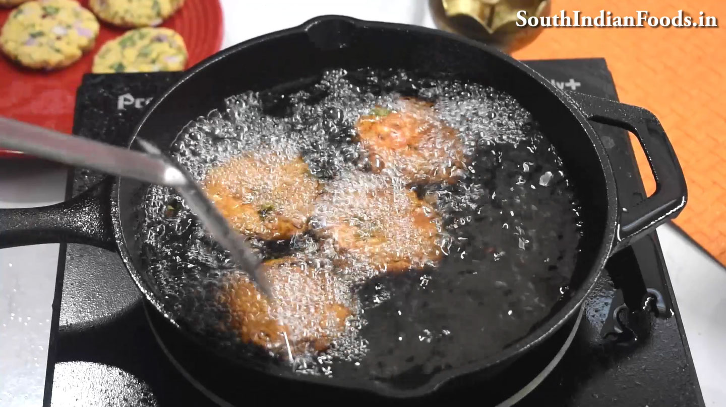 Moongdal rava vada