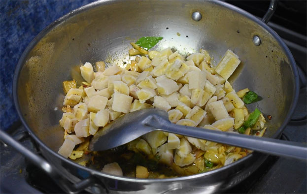 Naattu vazhakkai poriyal step 9