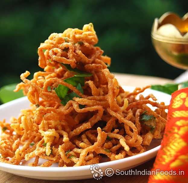 5 min noodles pakora fritters