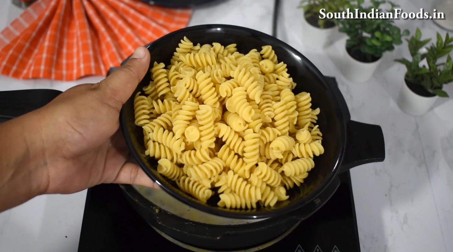 One pot fusilli casicum white sauce pasta