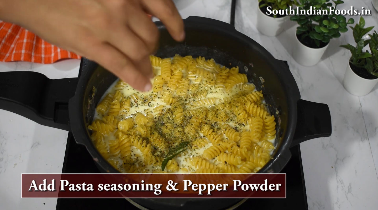One pot fusilli casicum white sauce pasta