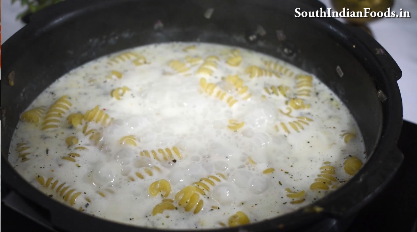 One pot fusilli casicum white sauce pasta