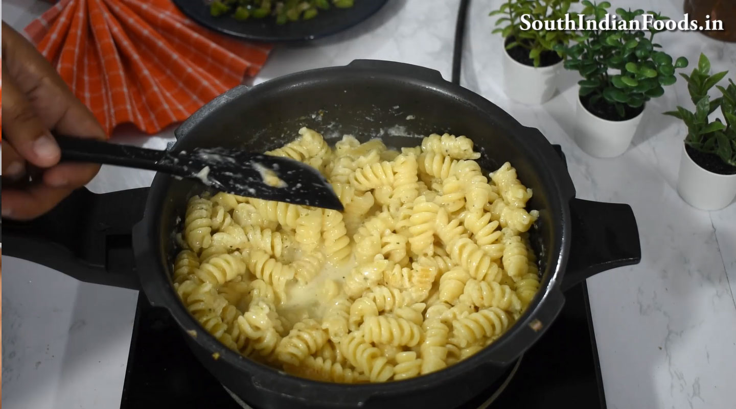 One pot fusilli casicum white sauce pasta