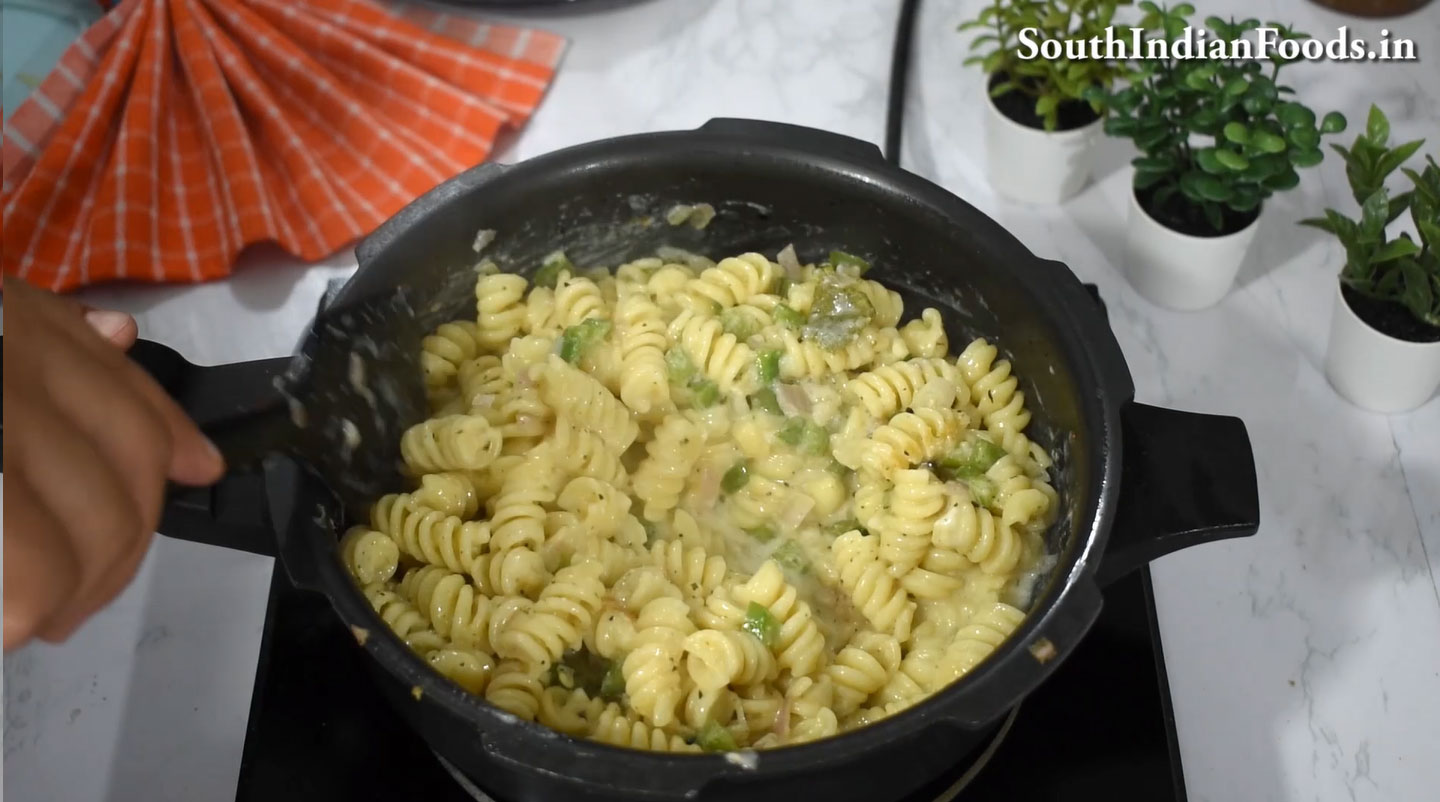 One pot fusilli casicum white sauce pasta
