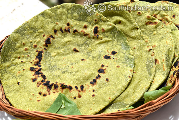 Soft spinach phulka