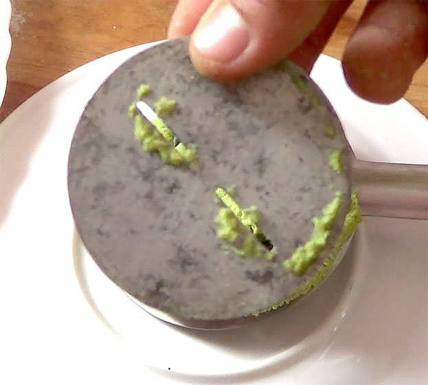 Take ribbon pakoda mold