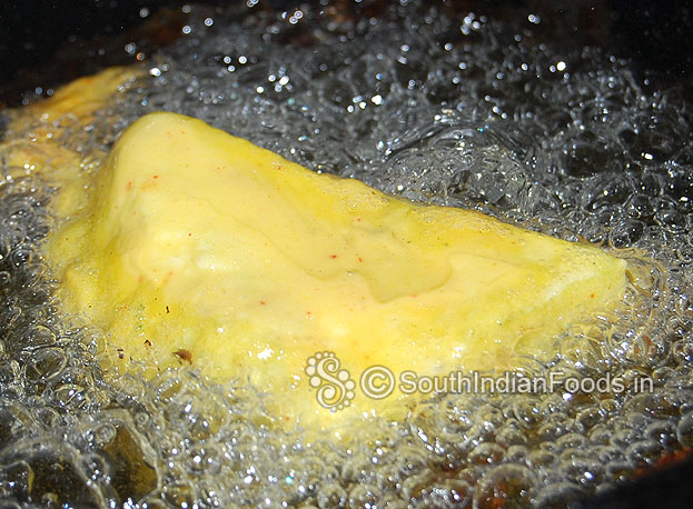 Heat oil in a pan, deep fry paneer slices till golden brown and crisp