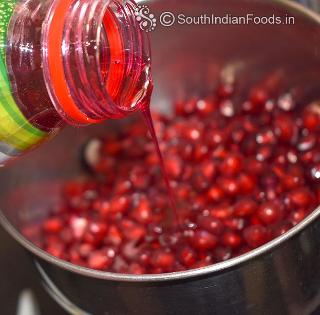 In a mixie jar add pomegranate seeds, ginger & 1/2 lemon jucie