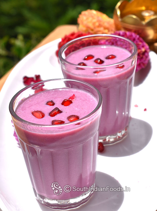 In a mixie jar add pomegranate seeds, ginger & 1/2 lemon jucie