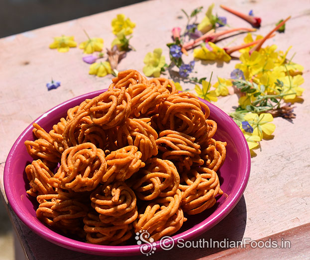 Mini chickpea flour murukku