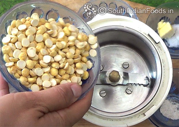 Add pottukadalai, grind to fine powder