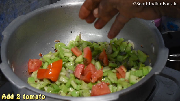 Murungaikkai arachu vitta kuzhambu step 1
