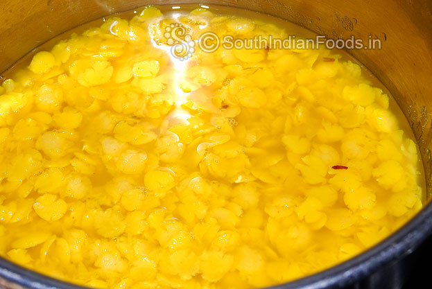 Add onion, curry leaves, ginger