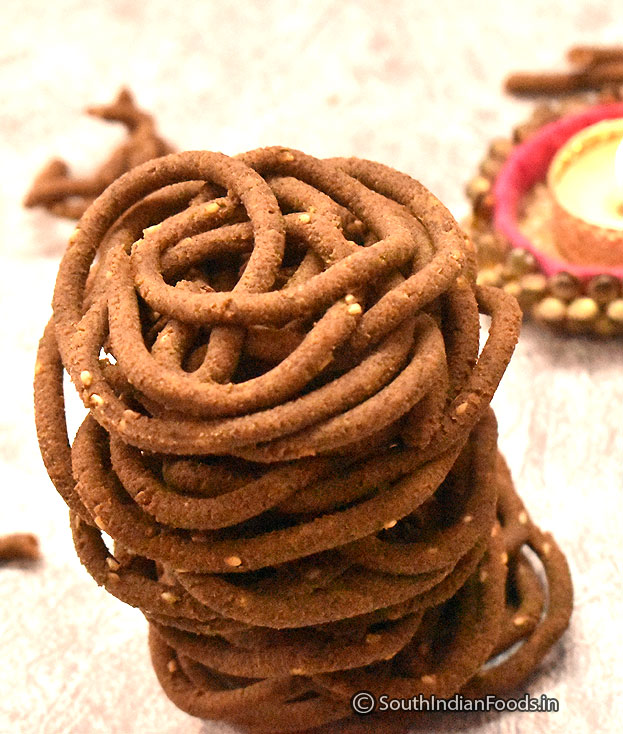 Crispy ragi chakli