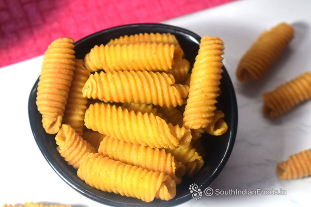 Spicy Rava gavvalu recipe step