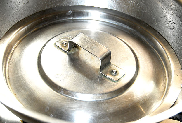 Turn off flame, cover lid & leave it for 5 min