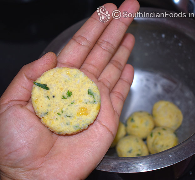 Flatten and shape equal size vada