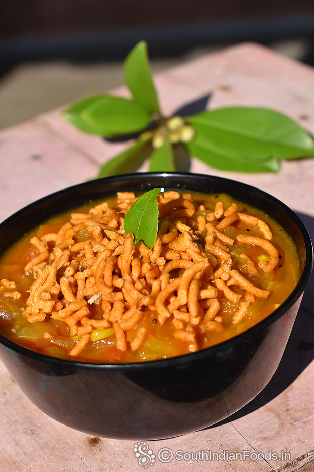 Crispy sev curry