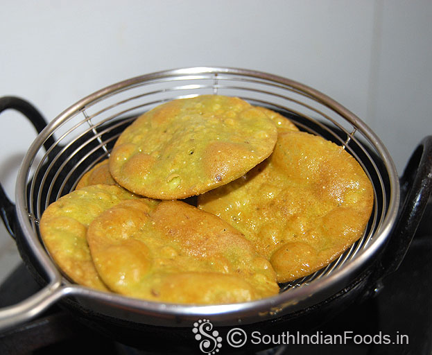 Crispy green papdi ready, remove it from oil