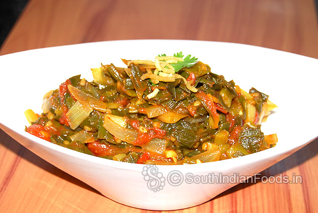 Spring onion tomato curry