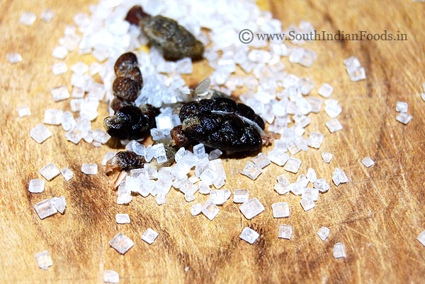 Sugar and cardamom pods