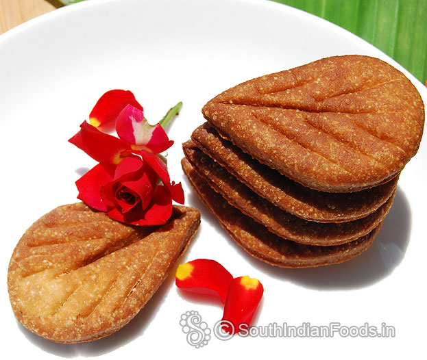 Leaf shaped thekua