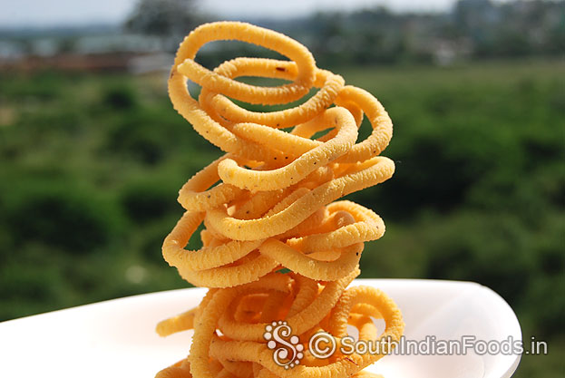 Crispy thenkuzhal murukku / chaklis are ready