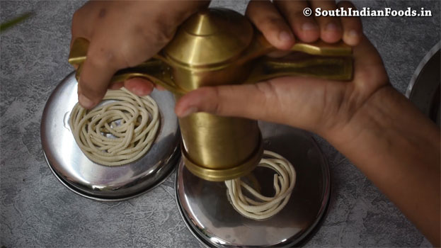 Instant thenkuzhal murukku recipe step 18