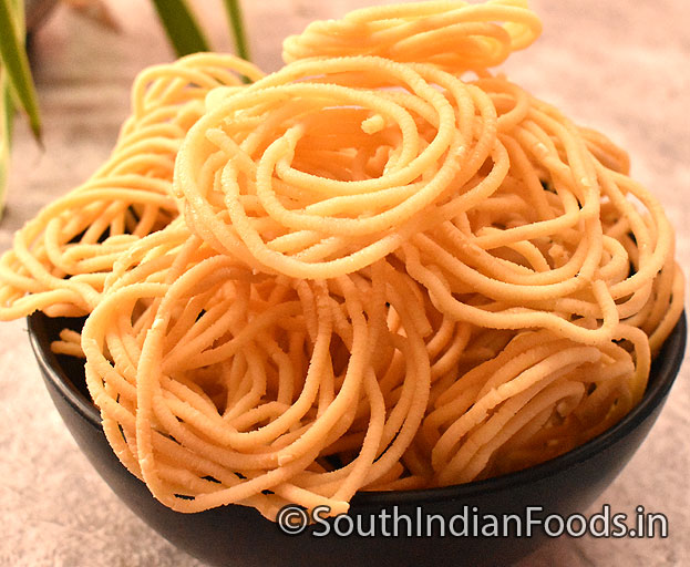 white thenkuzhal murukku
