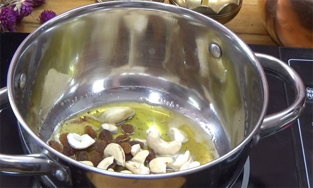 Ghee roast cashews & raisins