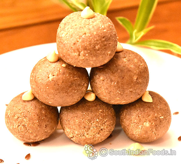 Urad dal flaxseed ladoo