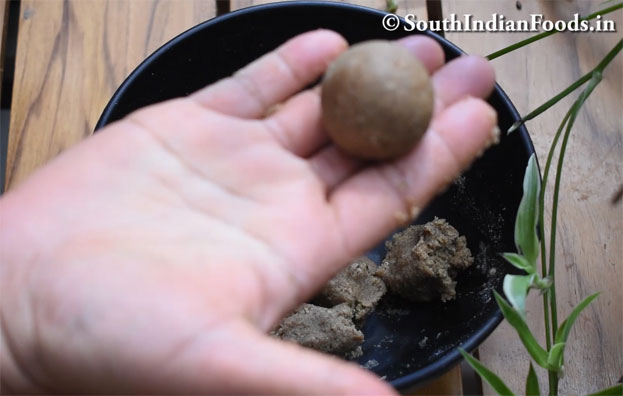 Urad dal Flaxseed Ladoo recipe step 15