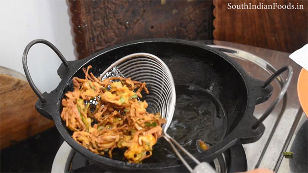 Crispy vegetable pakoda step 21