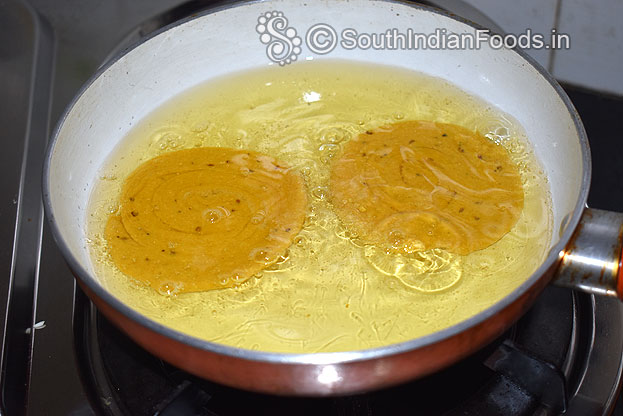 Heat oil, drop verki puri