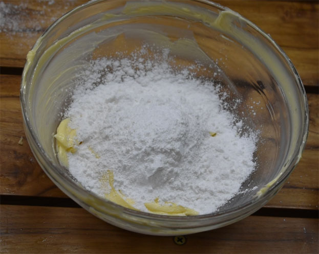 Powdered sugar