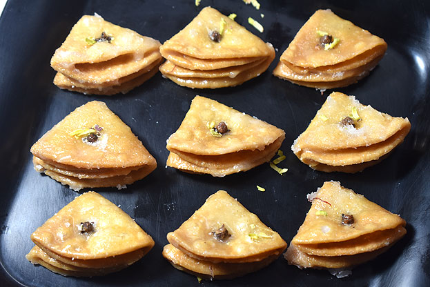 Triangle almond puri