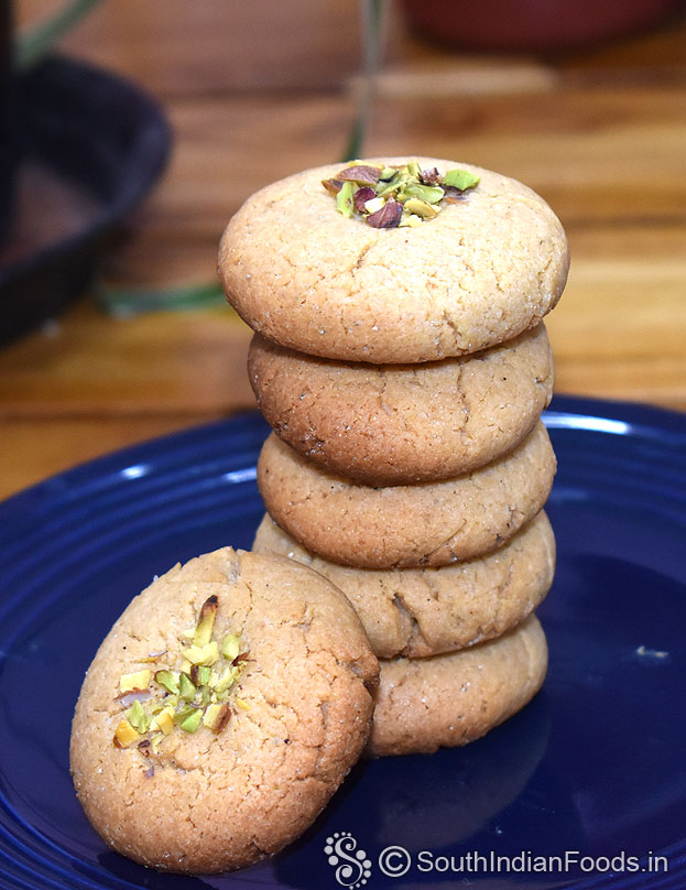 Perfect crunchy nankhattai cookies